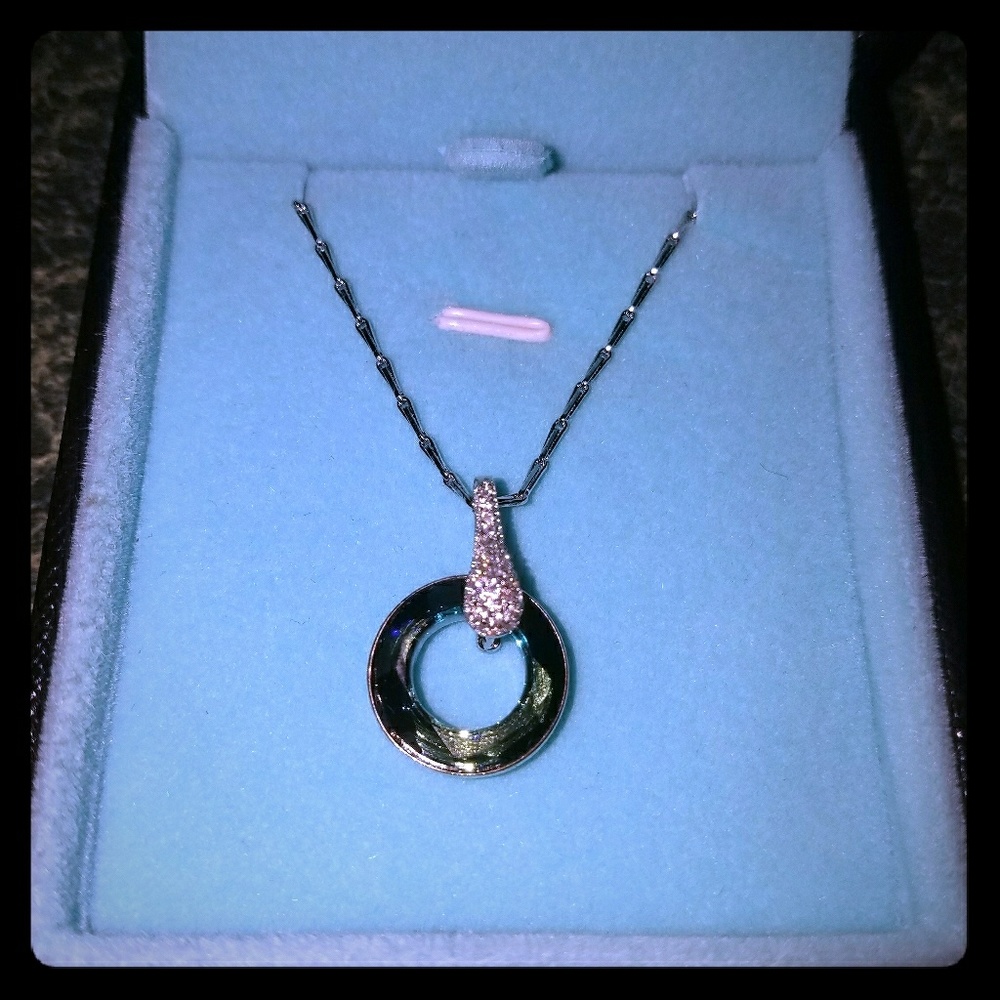 Emerald Green pendant w/ Silver Chain